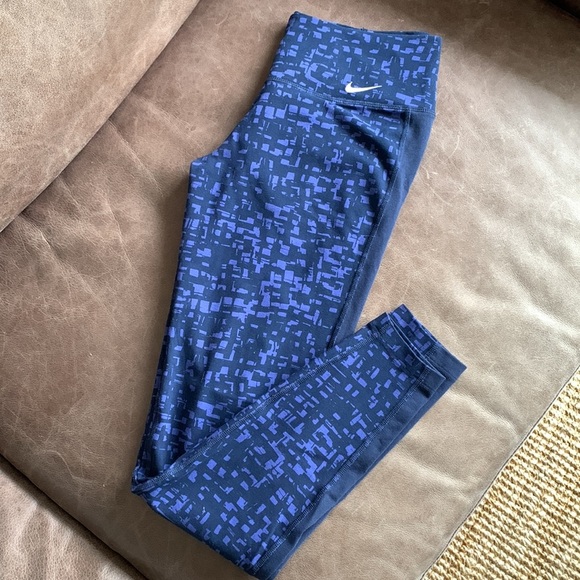 Nike Pants - Nike Dri-Fit workout / yoga pants - EUC